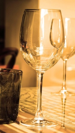 红酒与高脚杯酒吧高脚杯艺术摄影H5背景高清图片