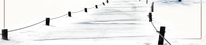 简约白色冬季雪景海报psd设计背景_新图网 https://ixintu.com 冬季 海报 白色 简约 雪景 房屋 树木 雪地