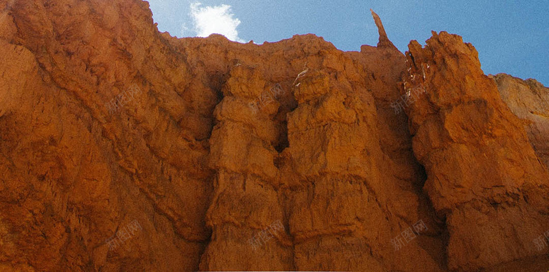 沙漠悬崖风景H5背景jpg设计背景_新图网 https://ixintu.com 仰望 大气 太阳 悬崖 悬崖剖面纹理 摄影 旅游 沙漠 红岩 风景