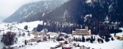 冬季小镇冬季雪山小镇背景高清图片