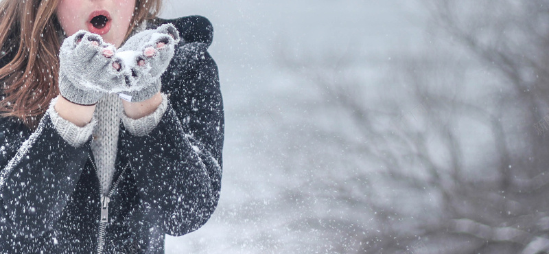 摄影冬天女生吹雪jpg_新图网 https://ixintu.com 摄影 冬天 女生 吹雪 梦幻 童话 白色 海报banner 风景