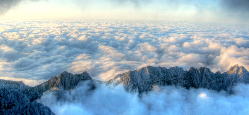 唯美风景天空蓝色白云远山海报bannerjpg设计背景_新图网 https://ixintu.com 唯美 大气 天空 蓝色 风景 白云 远山 海报banner 企业文化展 浅蓝色天空 壮观