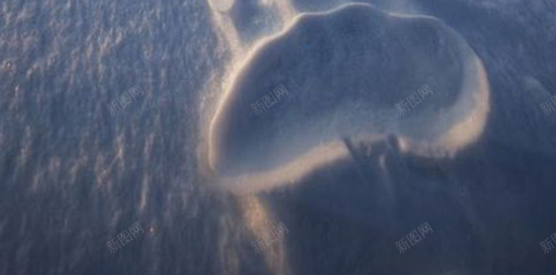 雪地中的脚印jpg设计背景_新图网 https://ixintu.com 雪 脚印 地 摄影 风景
