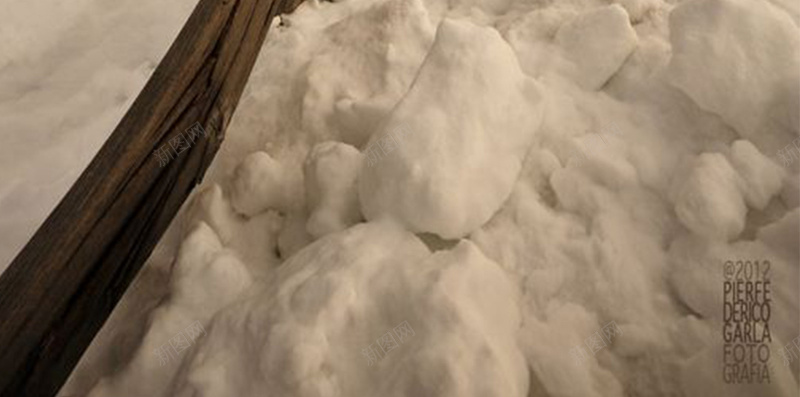 雪地中的小木屋jpg设计背景_新图网 https://ixintu.com 雪 小木屋 灰色 摄影 风景