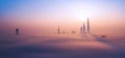 云端城市云端上的上海背景图高清图片