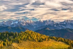 登山摄影山峰蓝天白云风景摄影平面广告高清图片