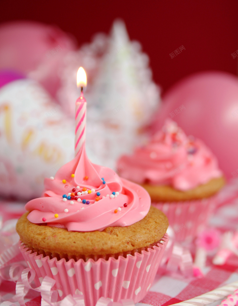 蜡烛与蛋糕甜品图片jpg设计背景_新图网 https://ixintu.com 蜡烛 蛋糕 点心 摄影 风景 300dpi喜欢