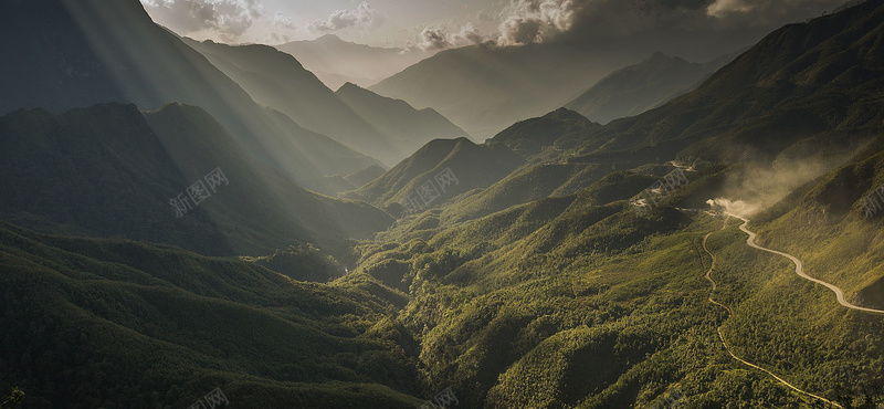 高山森林海报素材jpg设计背景_新图网 https://ixintu.com 淘宝海报 天猫海报 海报素材 男装 女装 活动背景 高山 森林 海报banner 摄影 风景