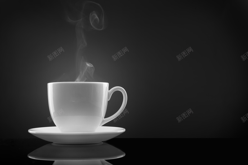 黑色背景前的白色咖啡杯子jpg设计背景_新图网 https://ixintu.com 咖啡 杯子 白色 背景 黑色 饮料 PPT