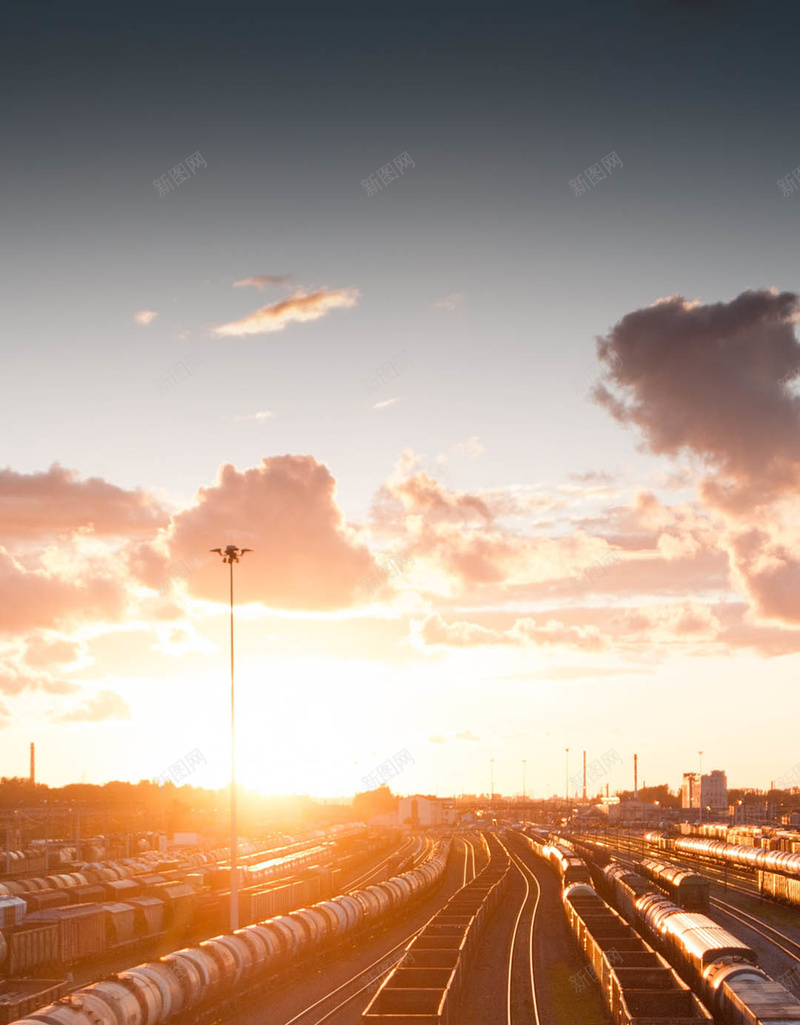 阳光火车城市大气H5背景jpg设计背景_新图网 https://ixintu.com 阳光 火车 城市 大气 运输 H5 摄影 风景