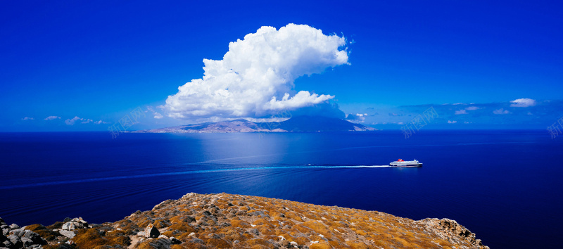 海洋海岛云海风景背景jpg设计背景_新图网 https://ixintu.com 蓝色 大海 轮船 高端 旅游 度假 海洋 海岛 云海 礁石 沙滩 风景 背景 海报banner 摄影