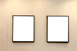 空白磁砖墙墙上挂的两幅空白画框高清图片
