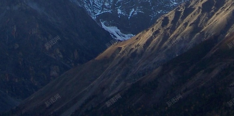 蓝天白云简约山峰H5背景素材jpg设计背景_新图网 https://ixintu.com 蓝色 天空 白云 简约 山峰 H5 摄影 风景