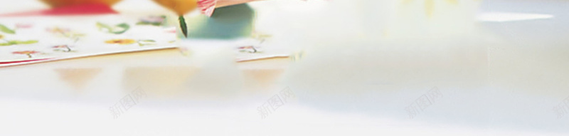 淡雅花朵美容化妆品促销海报背景素材psd设计背景_新图网 https://ixintu.com 化妆品海报 海报促销 美容素材 花朵素材 促销海报