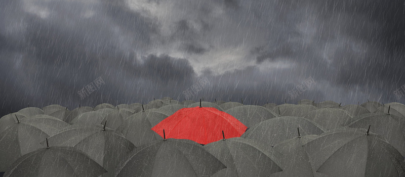 摄影雨中众多黑伞中的红伞背景