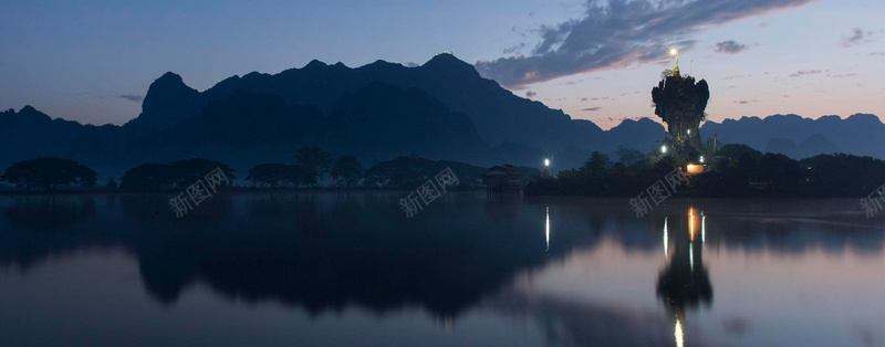 灯塔jpg设计背景_新图网 https://ixintu.com 夜 水面 山 深蓝色 树木 灯 海报banner 摄影 风景