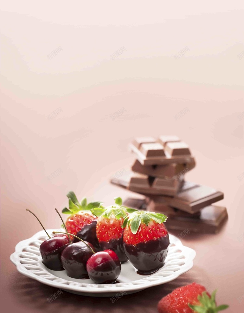美味樱桃草莓巧克力点心海报psd设计背景_新图网 https://ixintu.com 水果巧克力 草莓巧克力 巧克力 樱桃 草莓 海报设计 商业海报 海报素材 点心 水果 美食海报