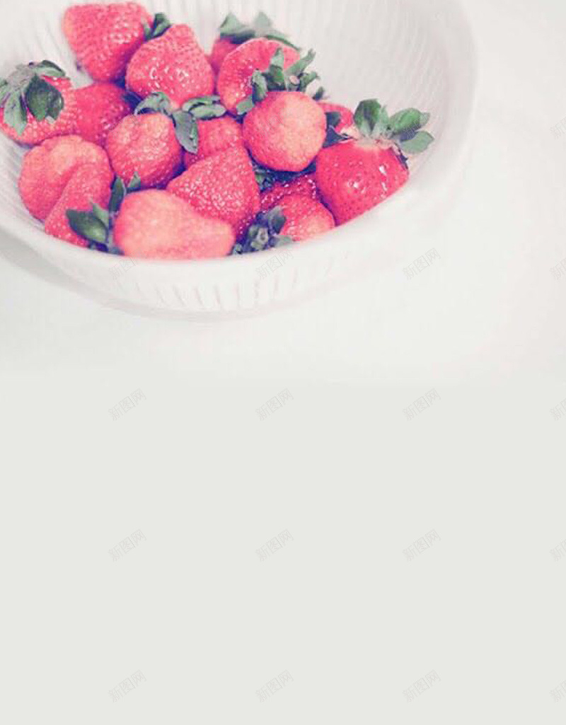 简约水果草莓App手机端H5背景jpg设计背景_新图网 https://ixintu.com 水墨 灰色 简约 美味 草莓 App手机端 H5背景 简约灰色 手机背景 草莓背景