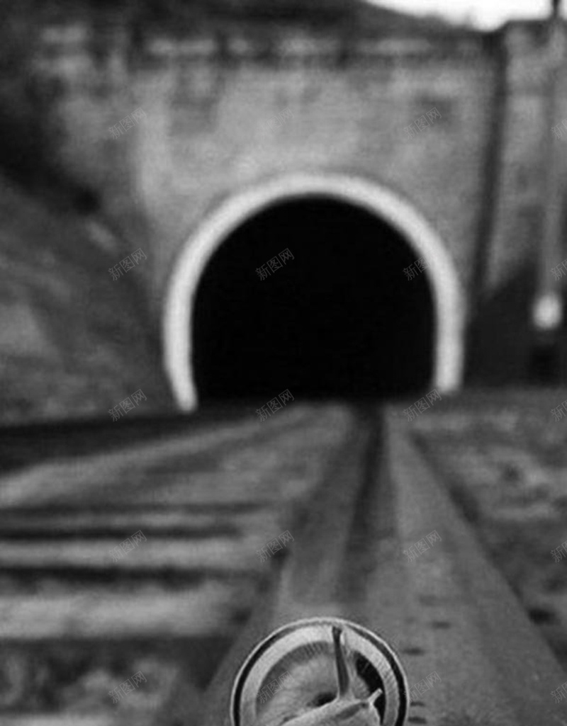 隧道摄影素材jpg设计背景_新图网 https://ixintu.com 蜗牛 隧道 铁轨 灰色 摄影背景素材 摄影banner背景 孤独 摄影 风景