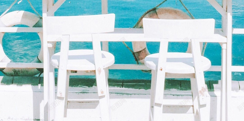 蓝色天空海洋旅行背景jpg设计背景_新图网 https://ixintu.com 蓝色天空 旅行 桌子 海洋 背景 桌椅 椅子 白色桌 科技 科幻 商务