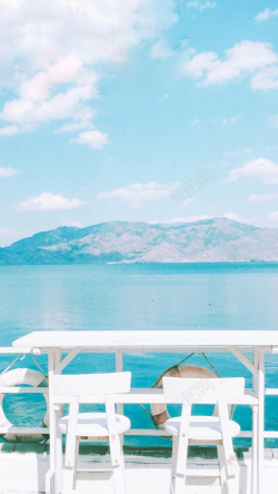 蓝色桌椅蓝色天空海洋旅行背景高清图片