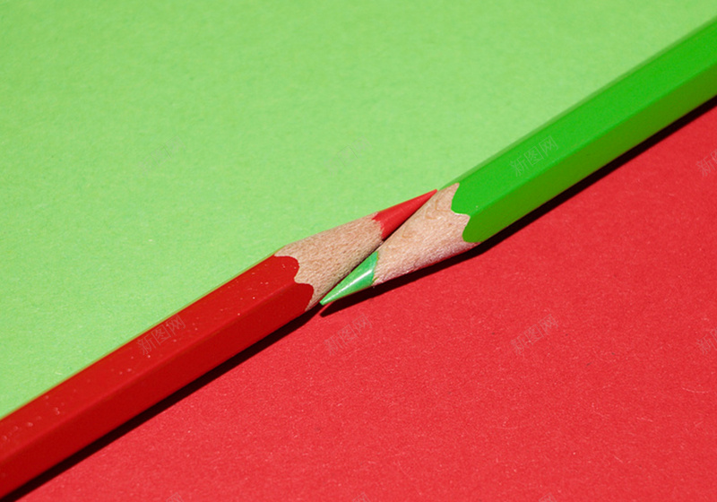 红绿铅笔对角对比背景jpg设计背景_新图网 https://ixintu.com 对角 对比 色彩 绘画 质感 红绿铅笔 纹理