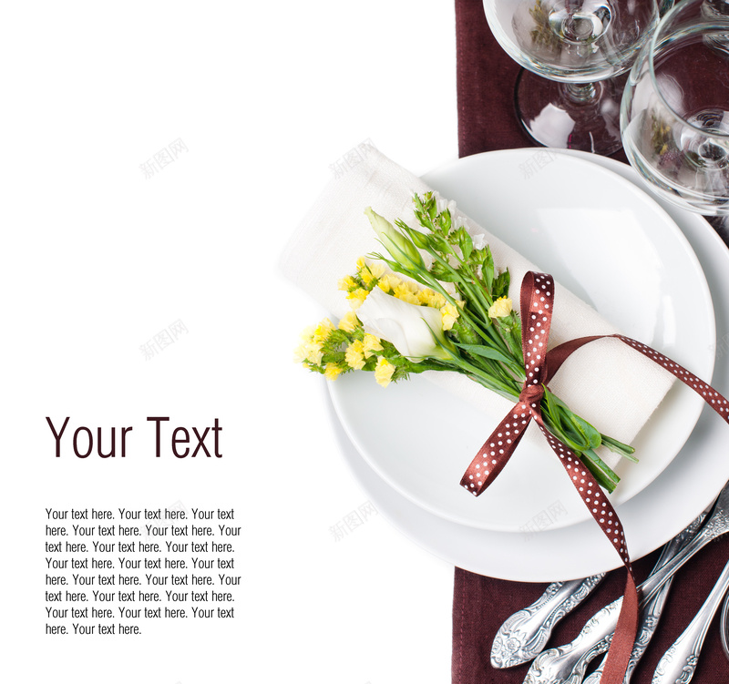 西餐餐具花束背景jpg设计背景_新图网 https://ixintu.com 西餐 餐具 盘子 叉子 花束 洒杯 白色