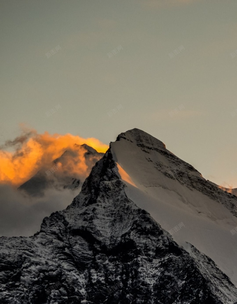 暗色风景远山H5背景jpg设计背景_新图网 https://ixintu.com 山峰 雪山 雪景 黑色 风景 H5 h5 摄影