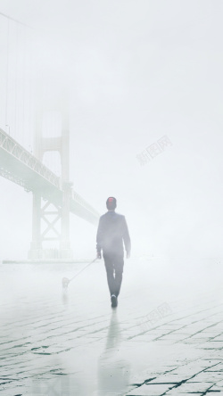 摄影男子旧金山雾高清图片