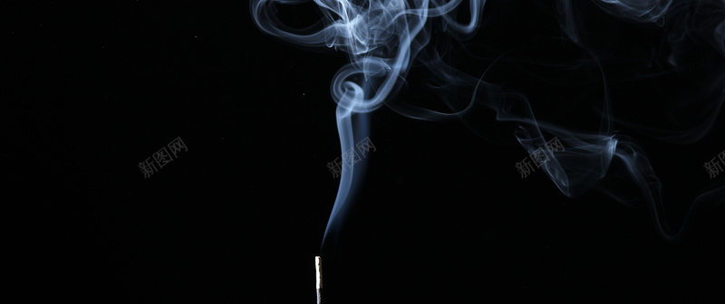 黑暗中的烟雾缭绕背景bannerjpg设计背景_新图网 https://ixintu.com 纯黑 烟雾缭绕 抽烟 大气 酷 海报banner