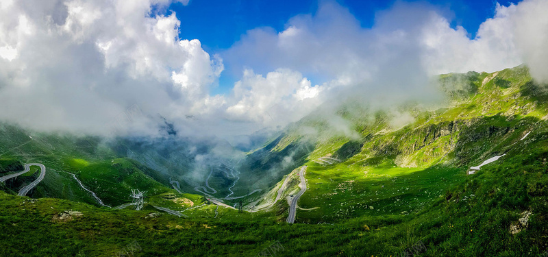 鸟瞰山脉背景图jpg设计背景_新图网 https://ixintu.com 山脉 公路 云雾 远山 蓝天 海报banner 摄影 风景