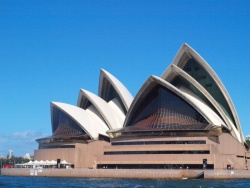 蓝天下悉尼歌剧院背景背景