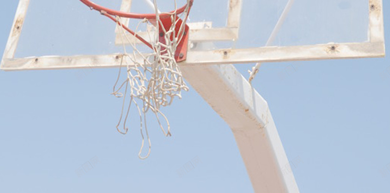 蓝天背景下的篮板背景图jpg设计背景_新图网 https://ixintu.com 蓝天 篮板 篮球 篮网 打篮球 摄影 风景