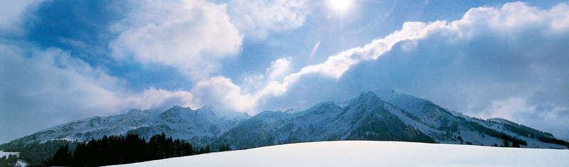 雪山雪景banner创意设计psd设计背景_新图网 https://ixintu.com 天空 山峰 积雪 色彩 路 海报banner 其他