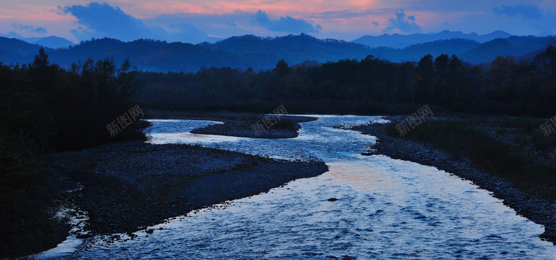 山峰河流背景jpg设计背景_新图网 https://ixintu.com 河流 山峰 天空 自然风光 海报banner 摄影 风景