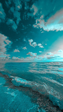 平静的大海蓝天下的蓝色大海高清图片
