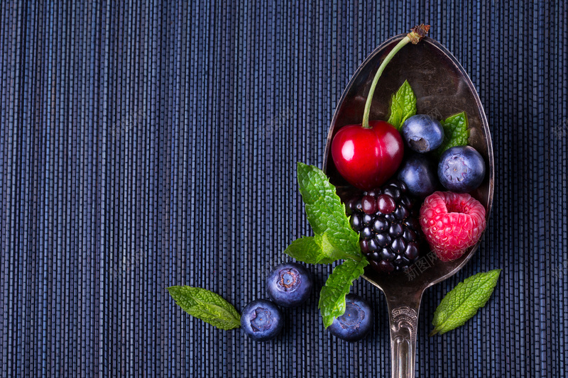 食物水果蓝莓樱桃蔓越莓纹理背景jpg设计背景_新图网 https://ixintu.com 食物 水果 蓝莓 樱桃 蔓越莓 纹理 纺织布 深蓝色 质感
