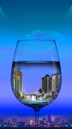 蓝色透明杯子酒杯里的城市素材高清图片
