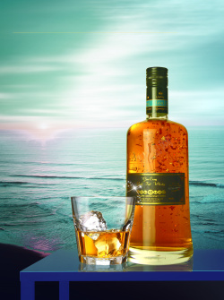 伏特加洋酒食品食物饮料洋酒杯子玻璃杯高清图片