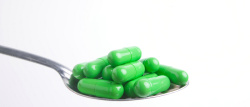 绿色药物胶囊背景高清图片