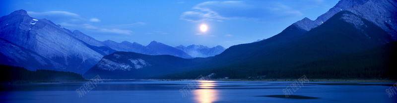 唯美山峰夜景背景