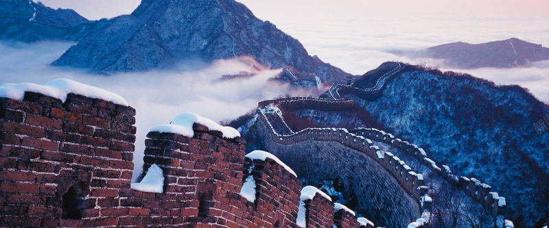 雪景下的万里长城jpg设计背景_新图网 https://ixintu.com 雪景 长城 大气 雄伟 海报banner 摄影 风景