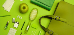 时尚梳子绿色的包高清图片