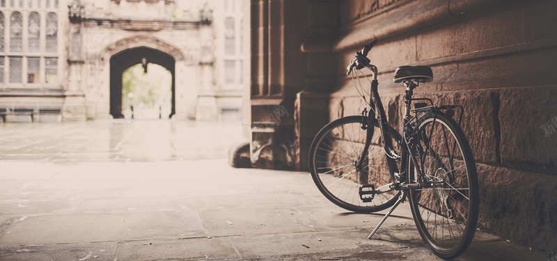 欧式城堡下的自行车jpg设计背景_新图网 https://ixintu.com 欧洲 城堡 自行车 石头墙壁 海报banner 摄影 风景