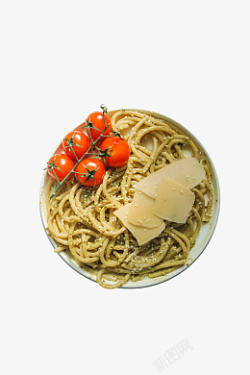 白色陶瓷盘子上的红西红柿和意面素材