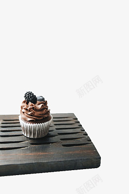 黑色的巧克力蛋糕png免抠素材_新图网 https://ixintu.com 蛋糕 巧克力 美味 纸杯蛋糕