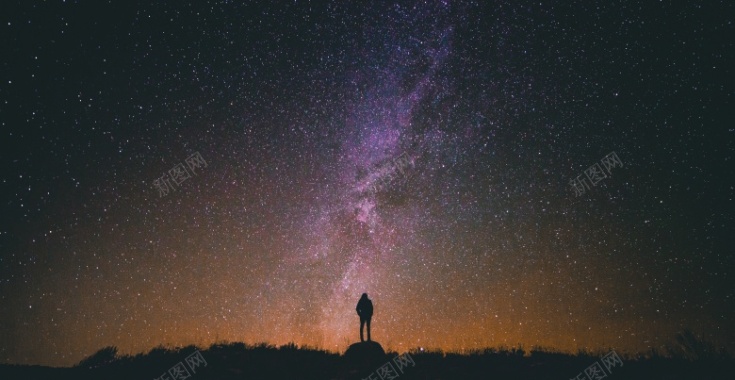 星空下人的背影摄影图片
