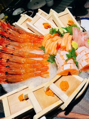 日式海鲜鱼生摄影图片