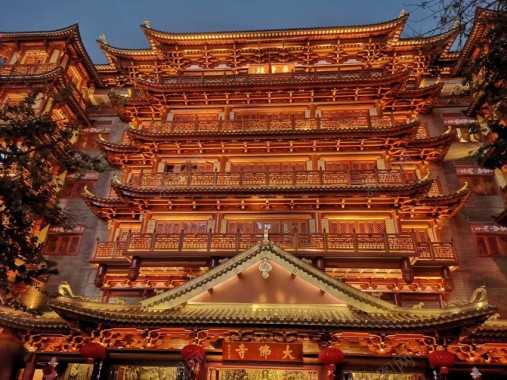 金碧辉煌大佛寺建筑特写摄影图片