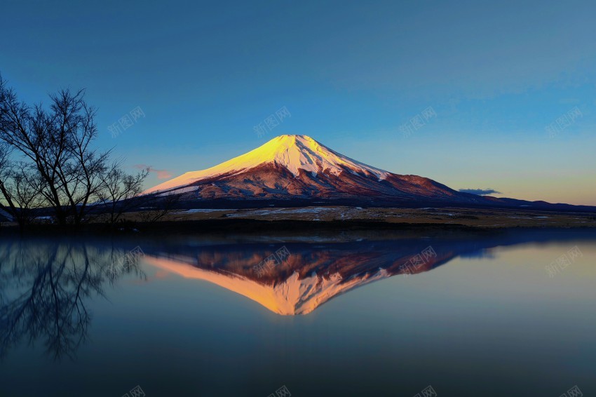 富士山下jpg_新图网 https://ixintu.com 富士山 倒影 雪山 日照金山 雪景